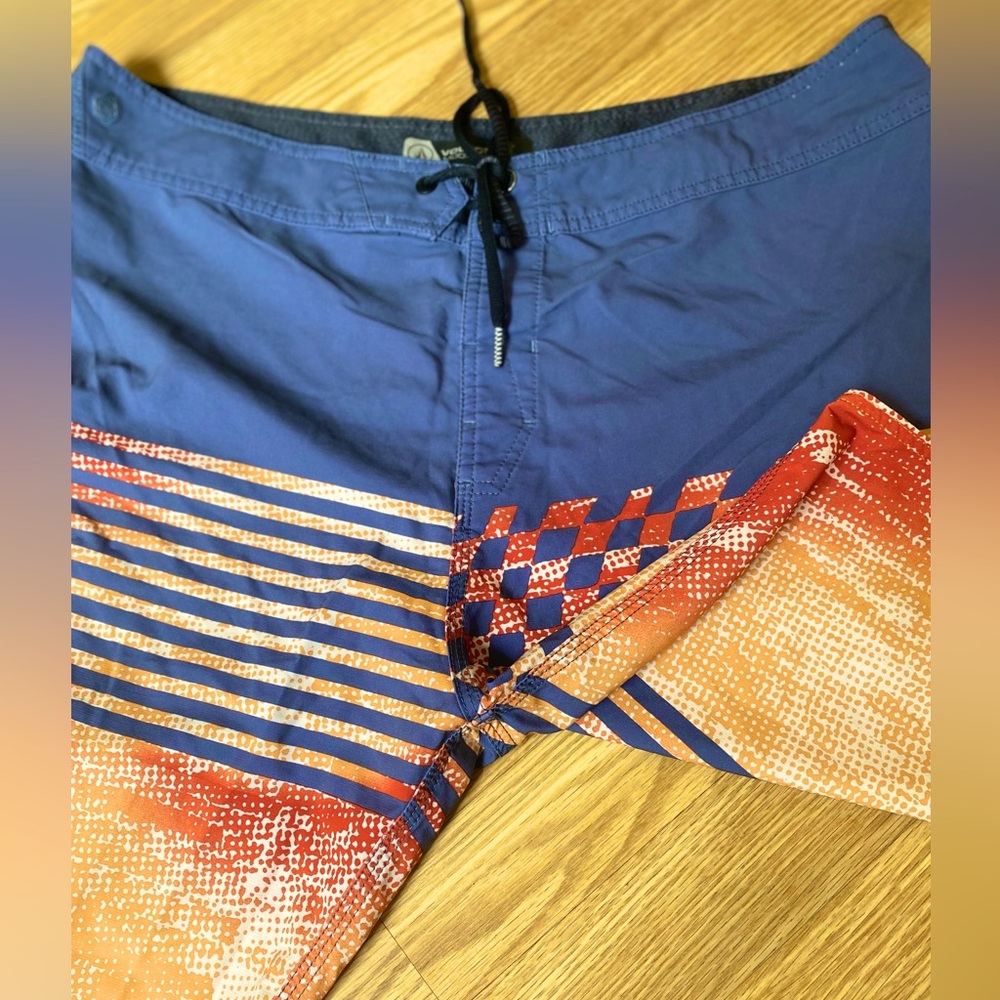 💎 Volcom Mens swim trunks, Board Shorts size 38 VGUC - Picture 5 of 9